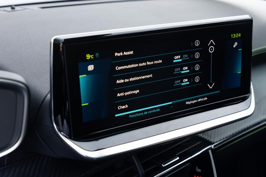 Детали интерьера Peugeot e-2008 GT (Digital White) 2019 года  (WW) (фото 103 из 119)